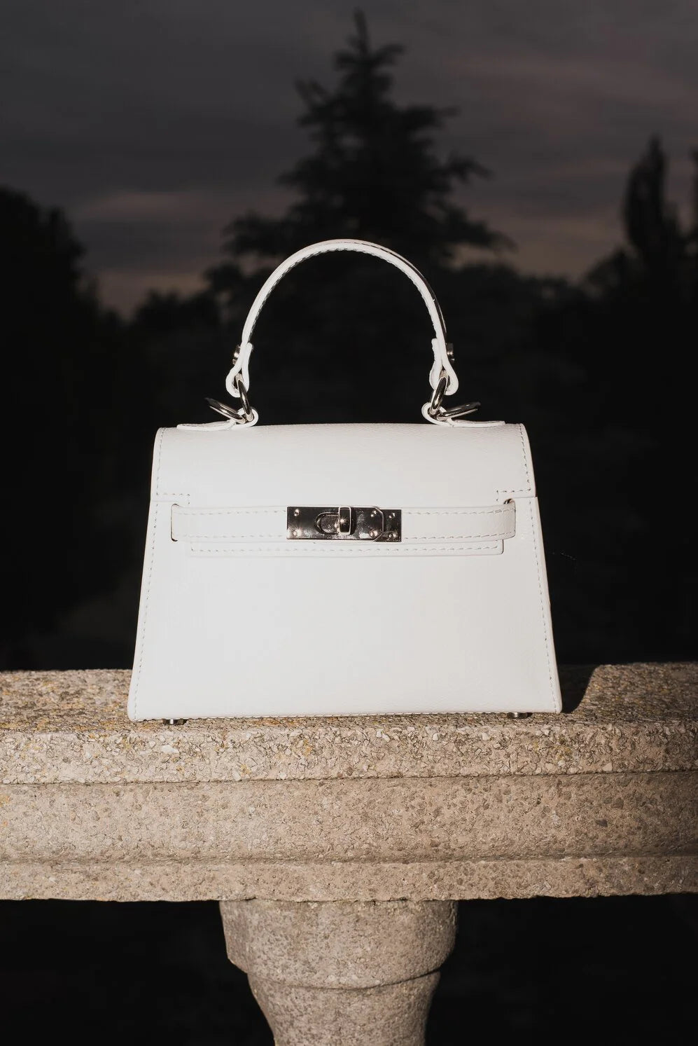 Women's White Satchel Handbag made of Premium Italian Genuine Leather Estro ER00117911.