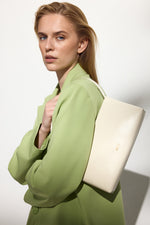 Women's White Leather Shoulder Bag Estro ER00116825.