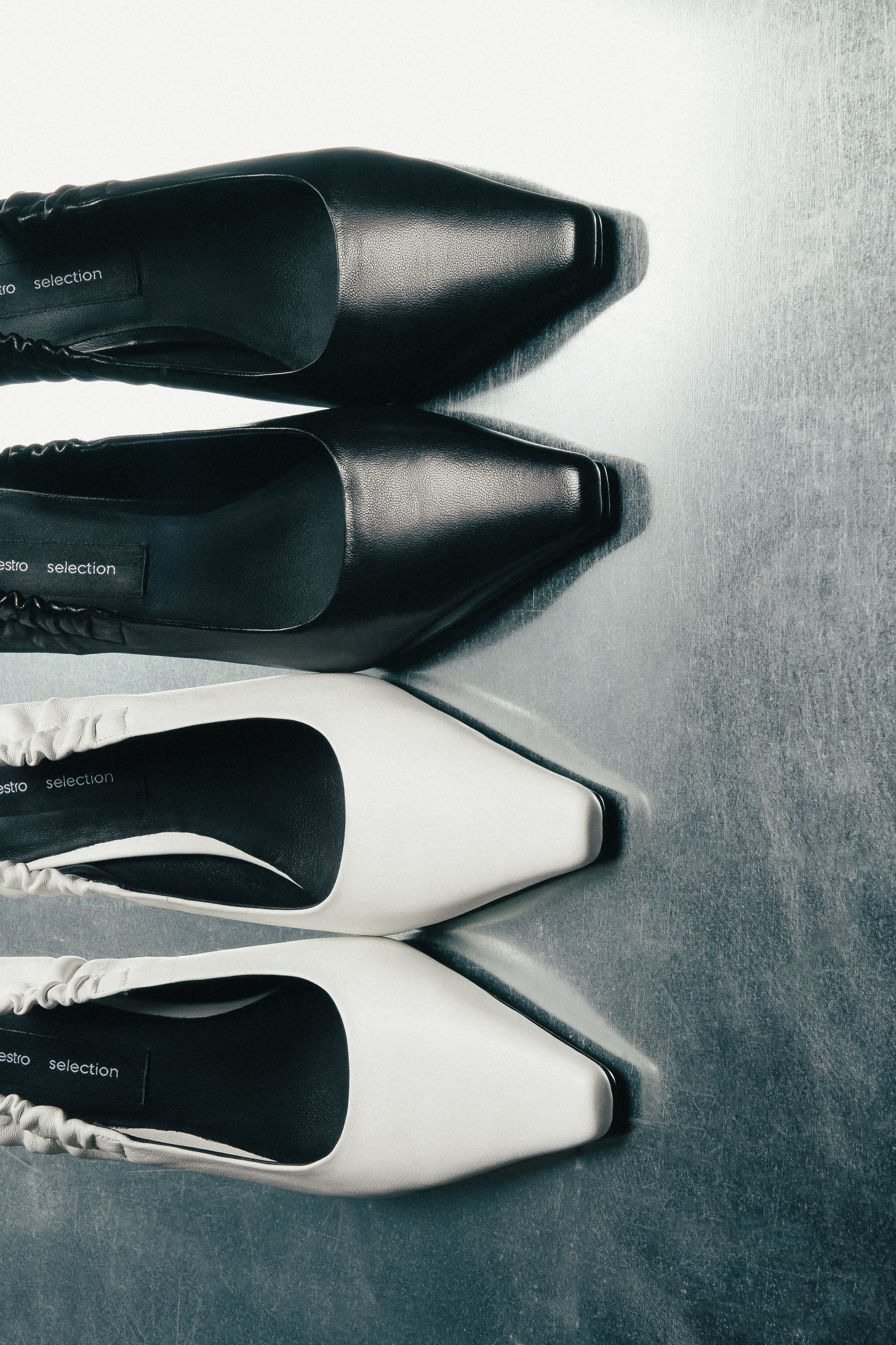 Slingback pumps in genuine leather.