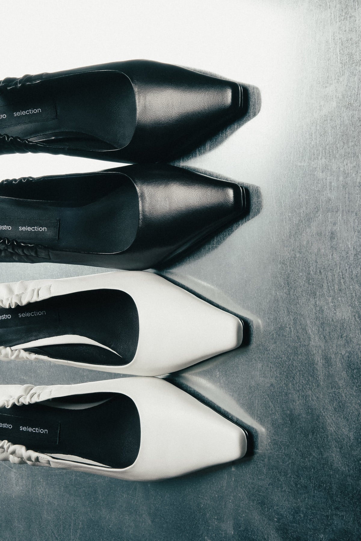 Slingback pumps in genuine leather.