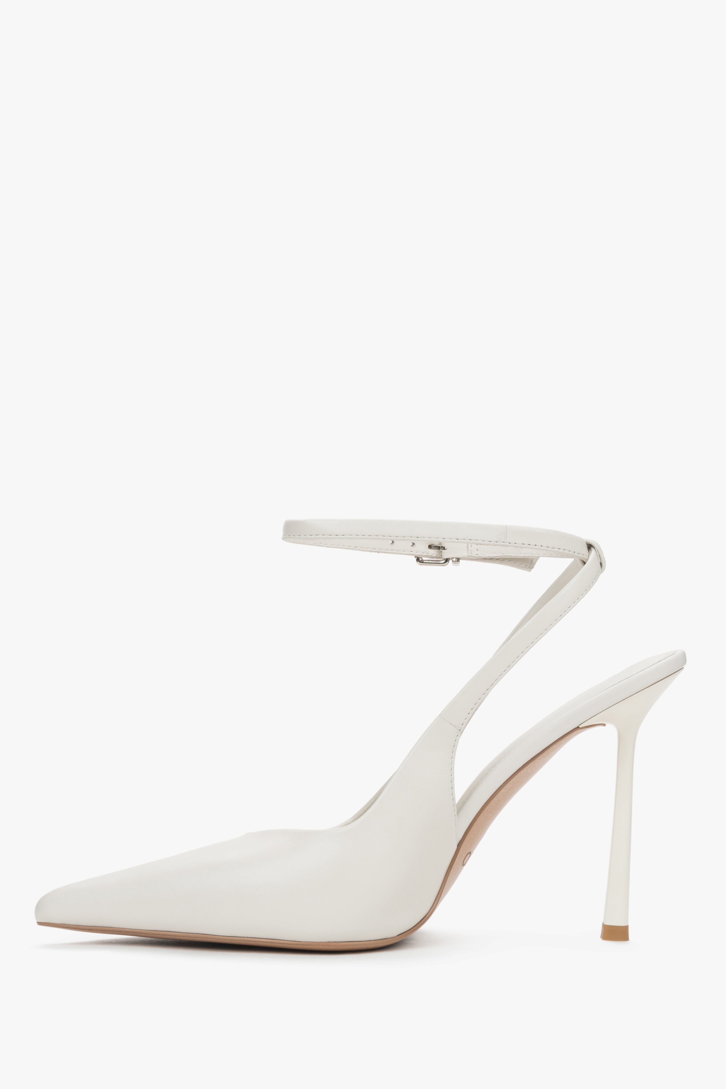 Women’s white slingback pumps made of genuine leather, Estro.