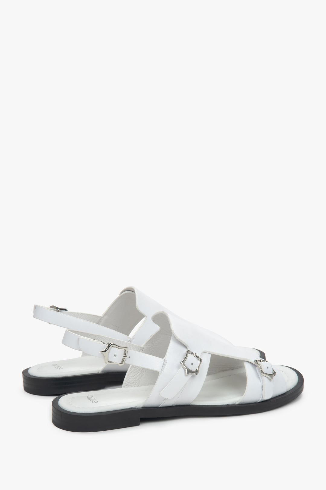Made of natural leather, white closed-toe women’s sandals on a flat sole by Estro.