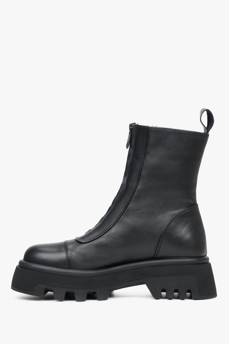 Women's black boots for winter - presentation of a sideline.