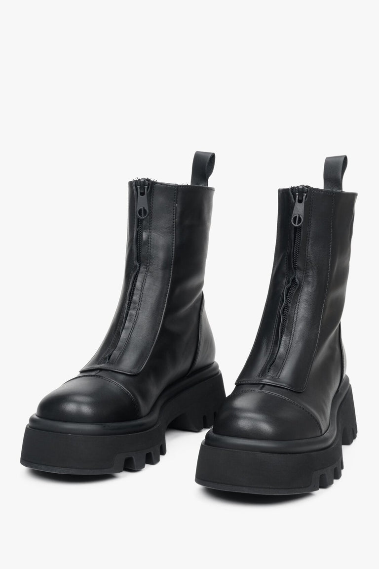 Winter boots for women's by Estro - presentation of a shoe toe and sideline.