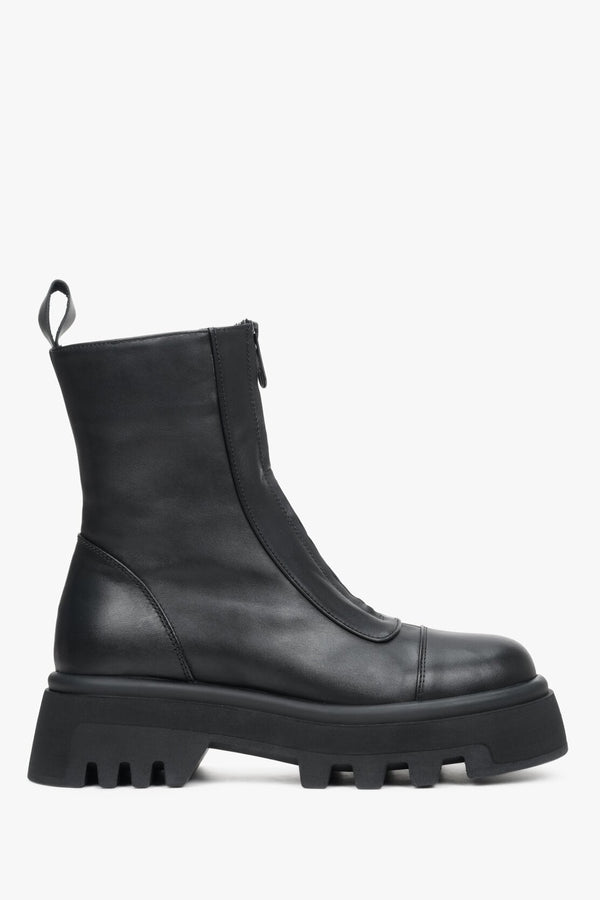 Women's black boots in black by Estro for winter.