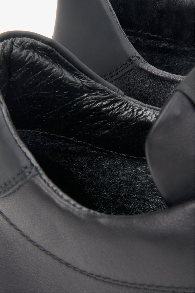 Insulated men's black sneakers by Estro - close-up of the details.