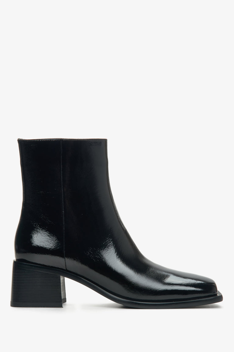 Women's Black Ankle Boots made of Patent Leather Estro ER00113872.