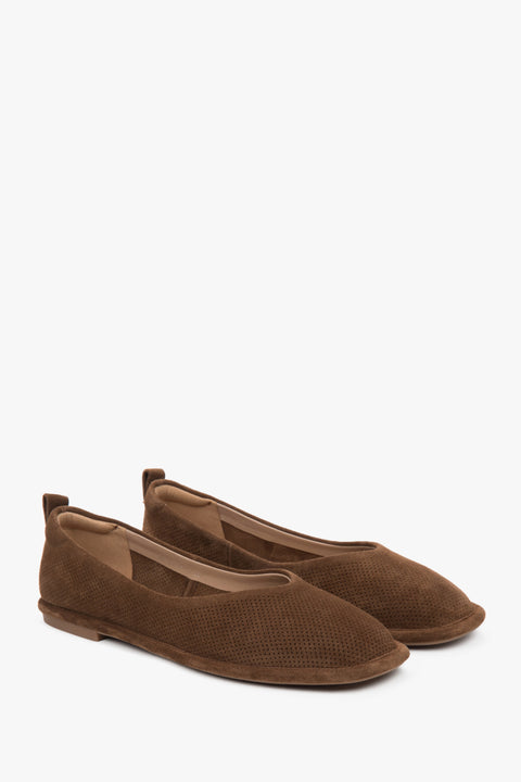 Women's ballet flats by Estro in brown, made of soft genuine perforated velour.