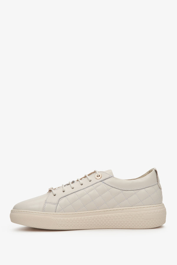 Women's leather sneakers for spring and autumn by Estro - shoe profile.