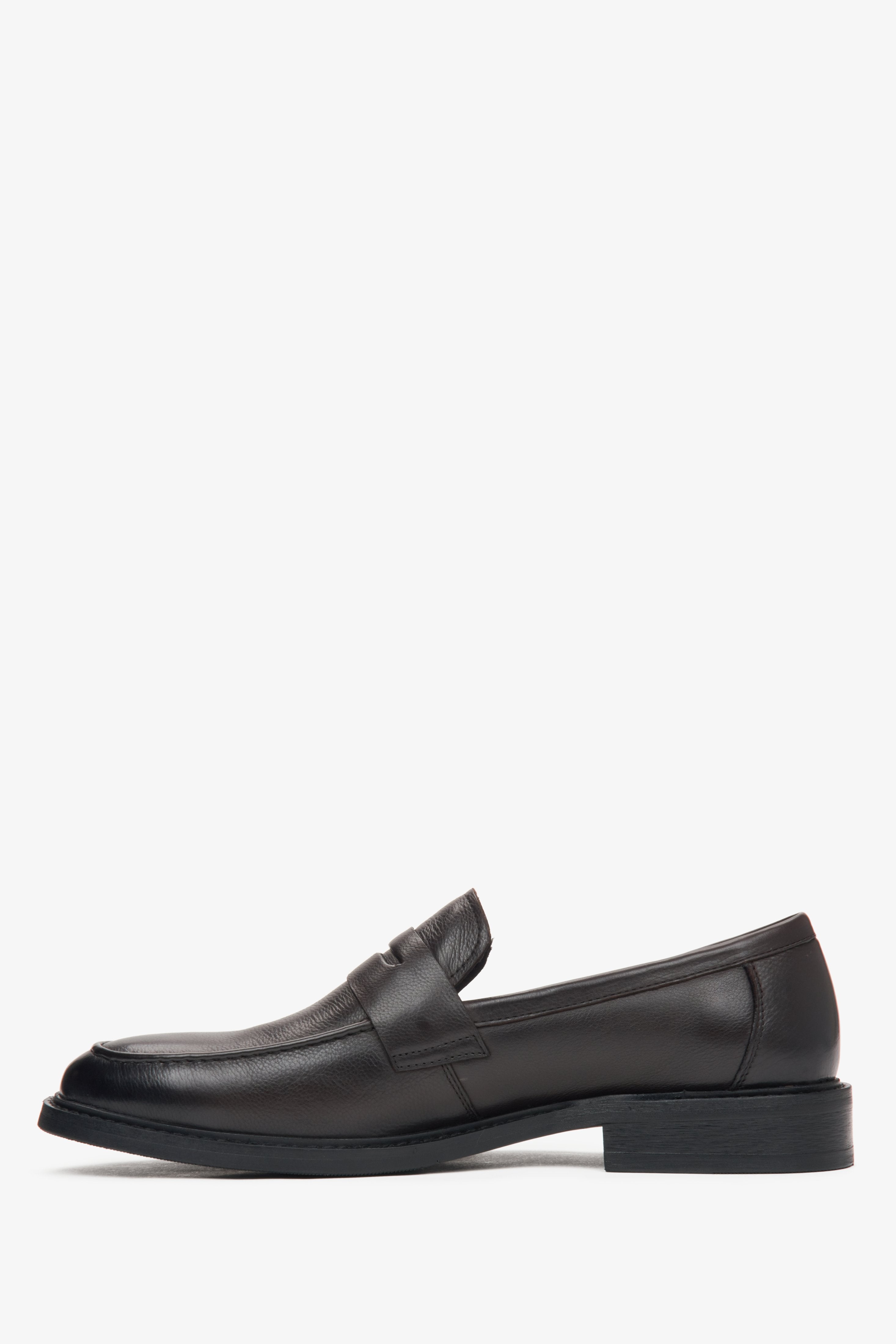 Dark brown leather men's loafers Estro - side profile of the shoe.