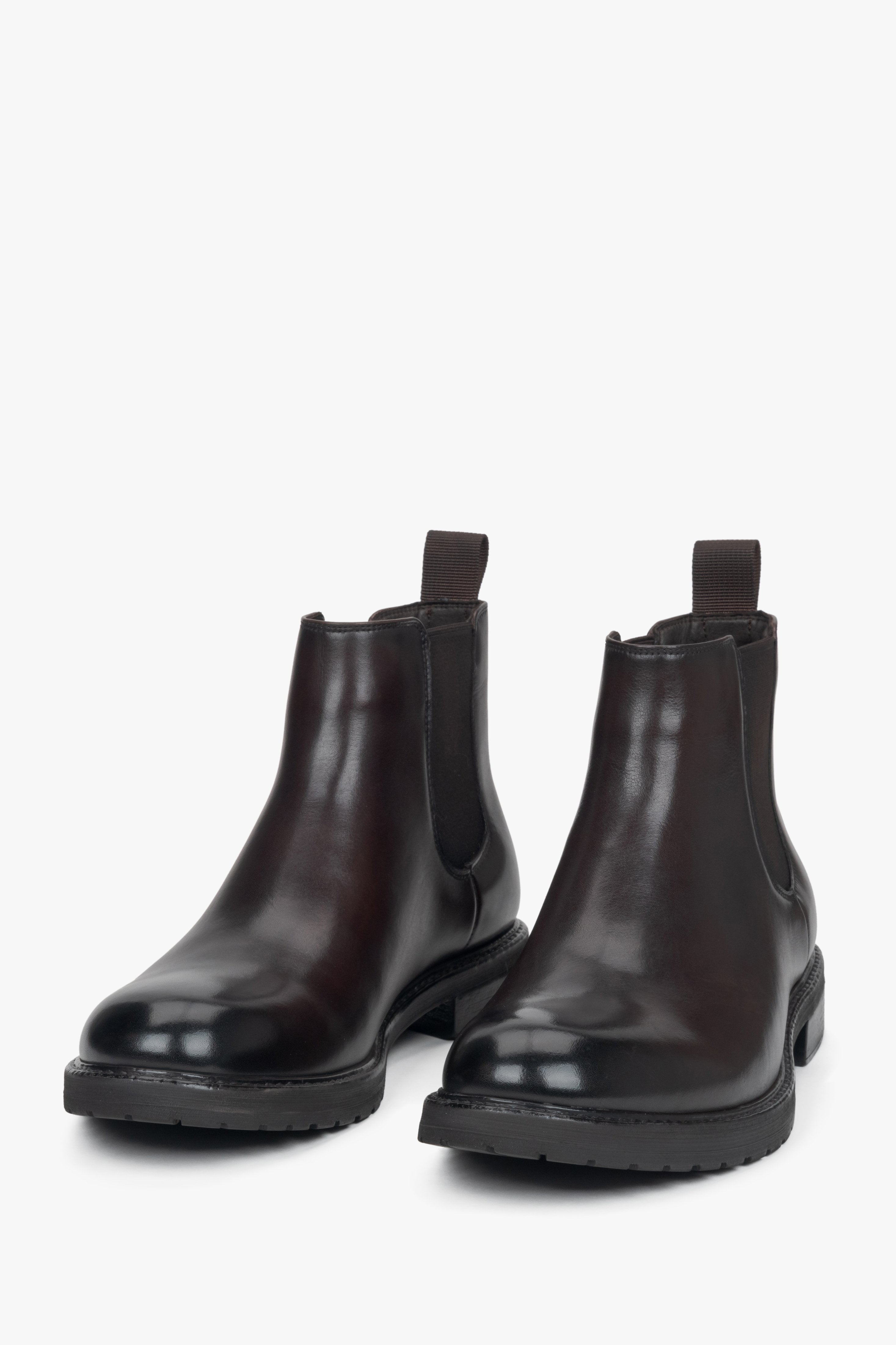 Men's dark brown leather Chelsea boots by Estro – front view of the model.