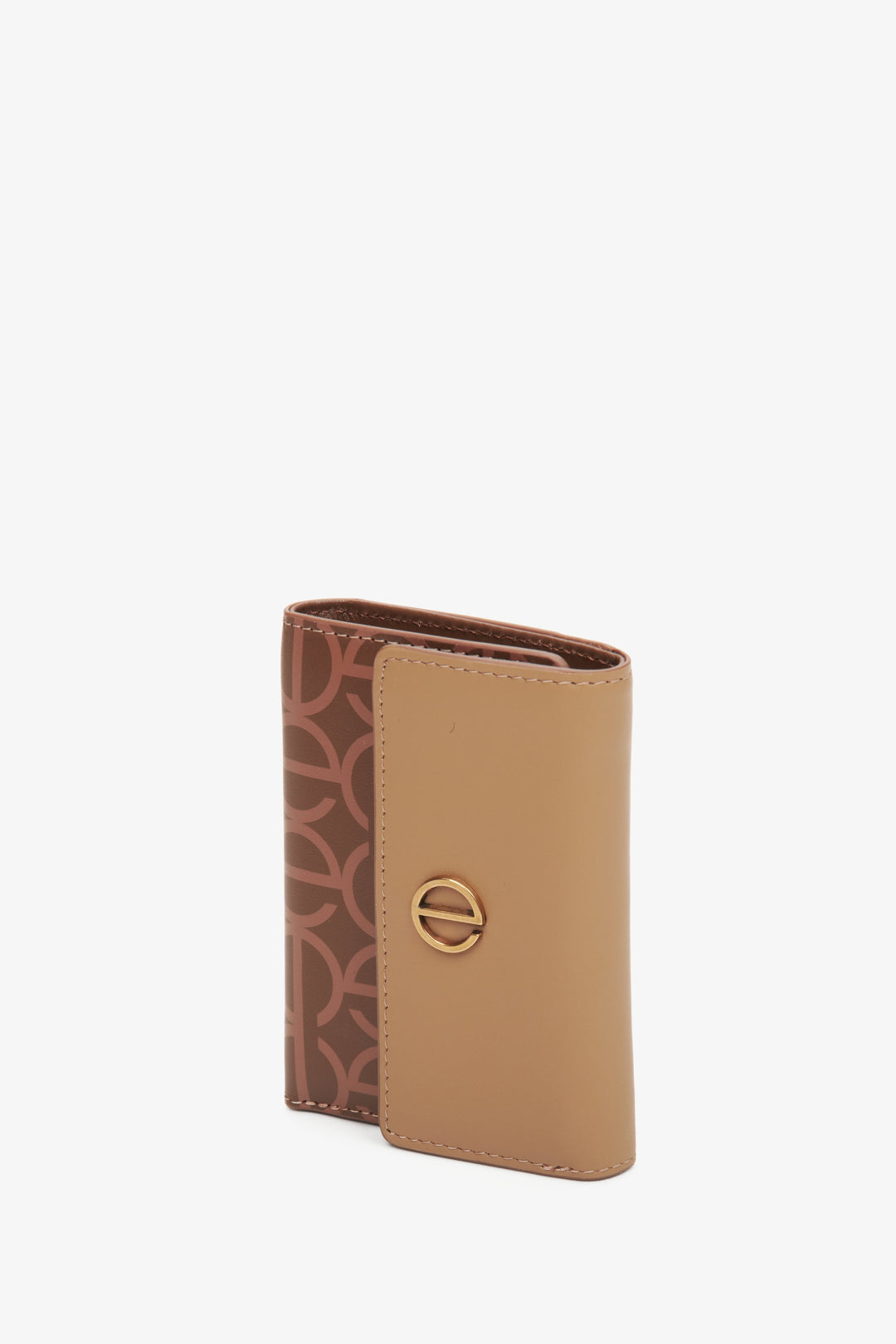 Medium-sized women's brown leather wallet by Estro.
