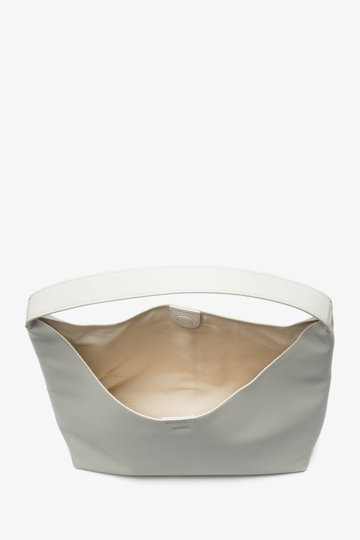 Elegant light beige women's shopper bag by Estro, made of genuine leather – an excellent choice for women who value functionality and subtle style.