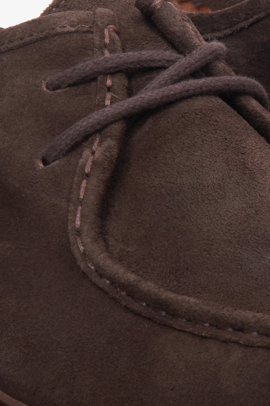 Men's dark brown lace-up shoes by Estro - close-up on details