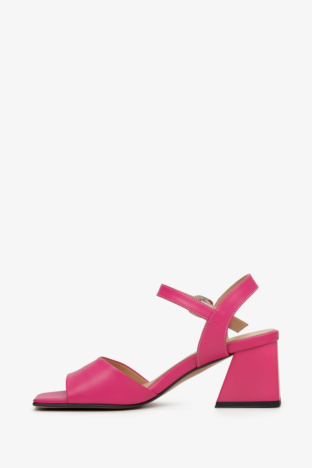 Women's pink leather summer heeled sandals by Estro - presentation of the shoe profile.