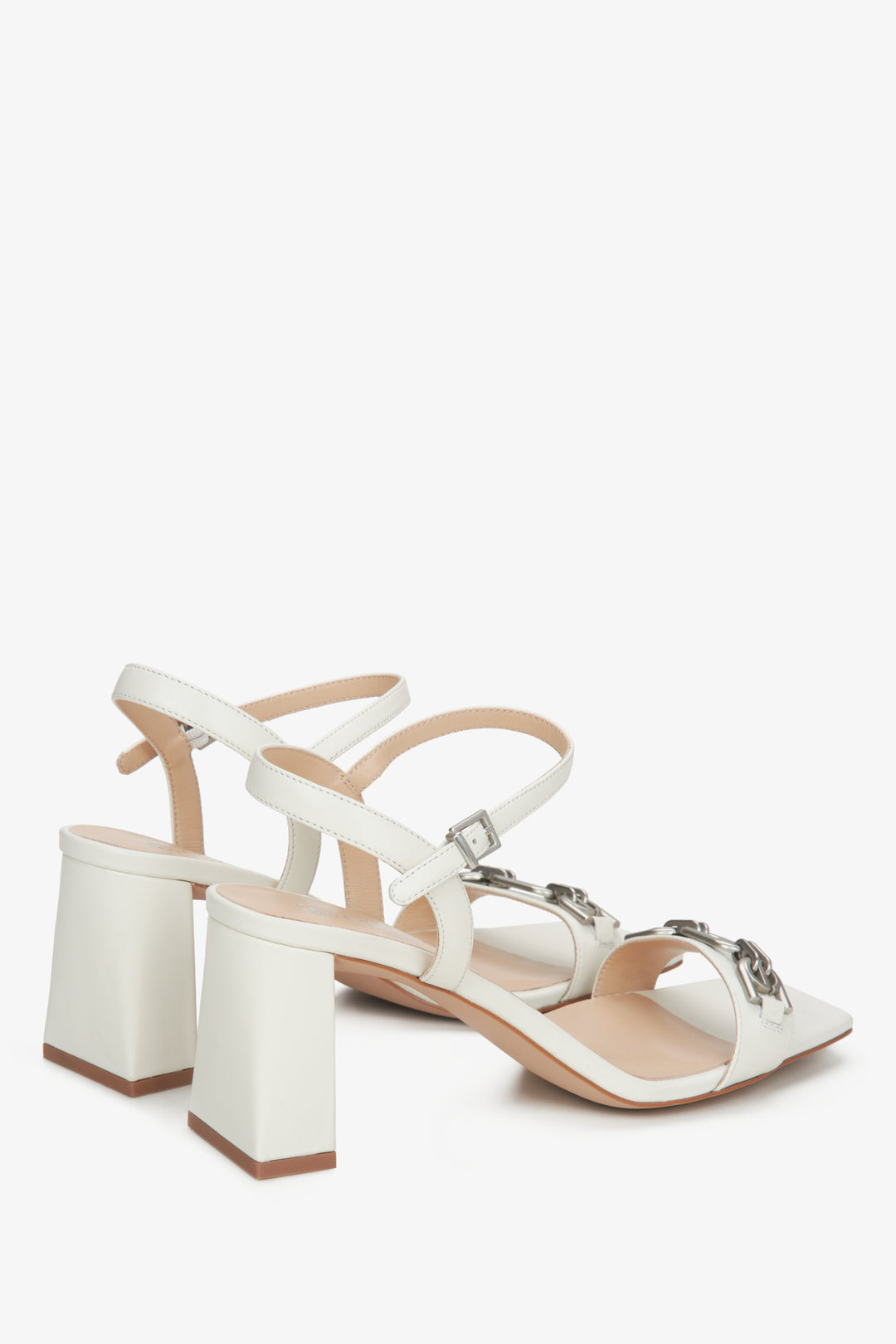 Estro cream-beige leather women's block heel sandals - close-up on the heel and shoe profile.