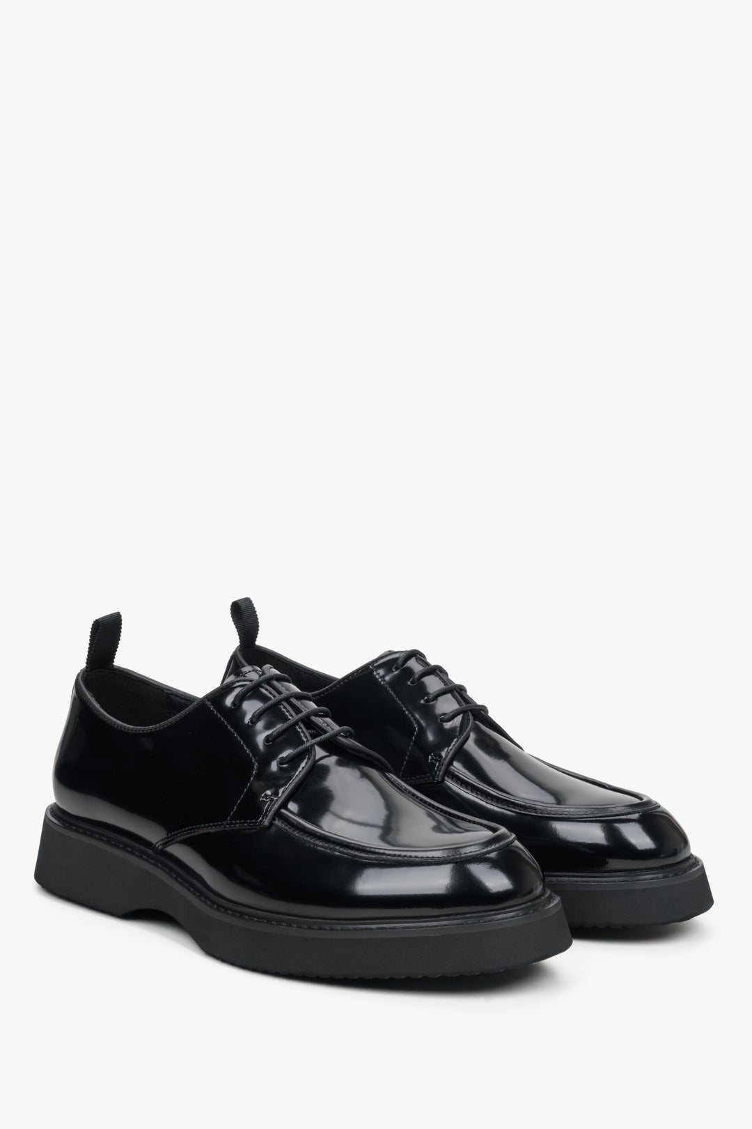 Men's black brogues made of patent leather by Estro.