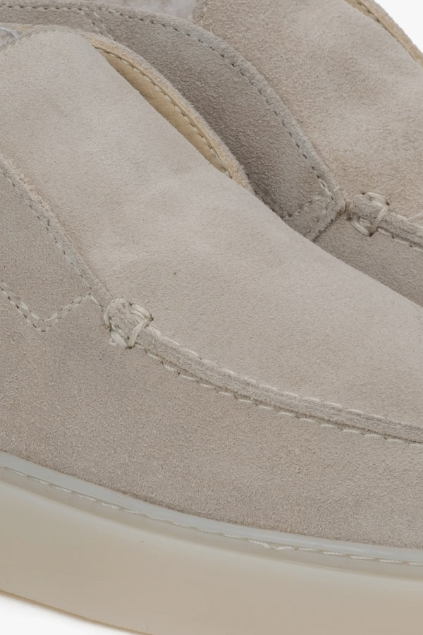 Women's light beige velour ankle boots with fur Estro - close-up of the details.