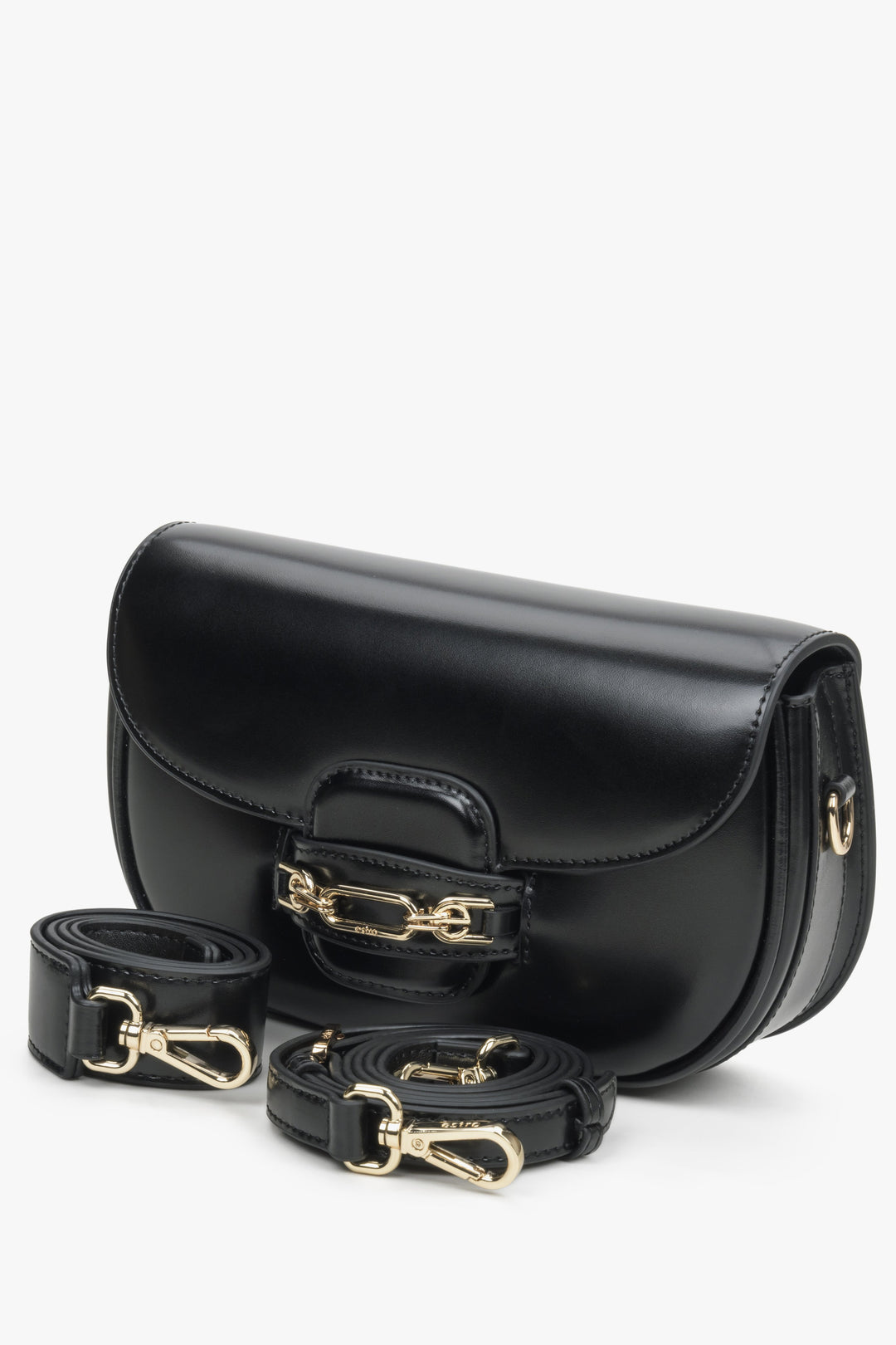 Estro women's black bag with adjustable strap.