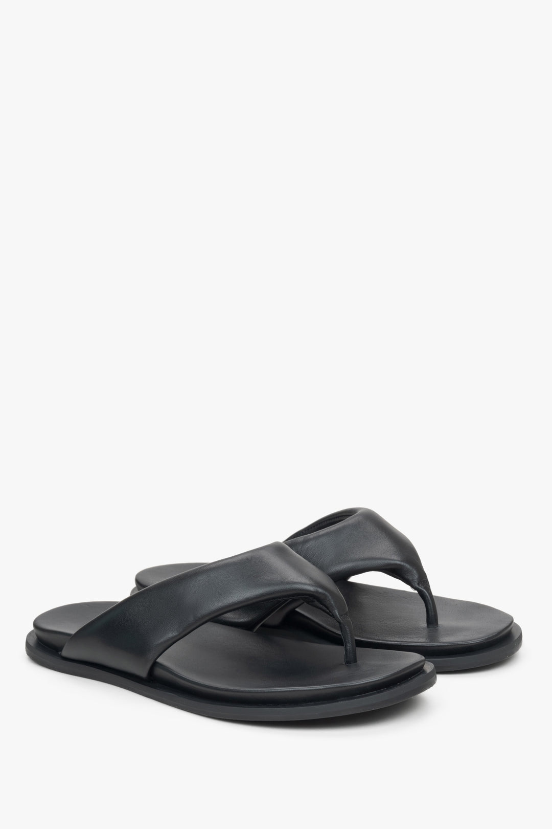 Estro black leather women'sslide sandals.