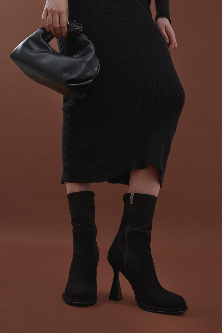 Women's Black Ankle Boots with Funnel Heel made of Genuine Velour Estro ER00113867.