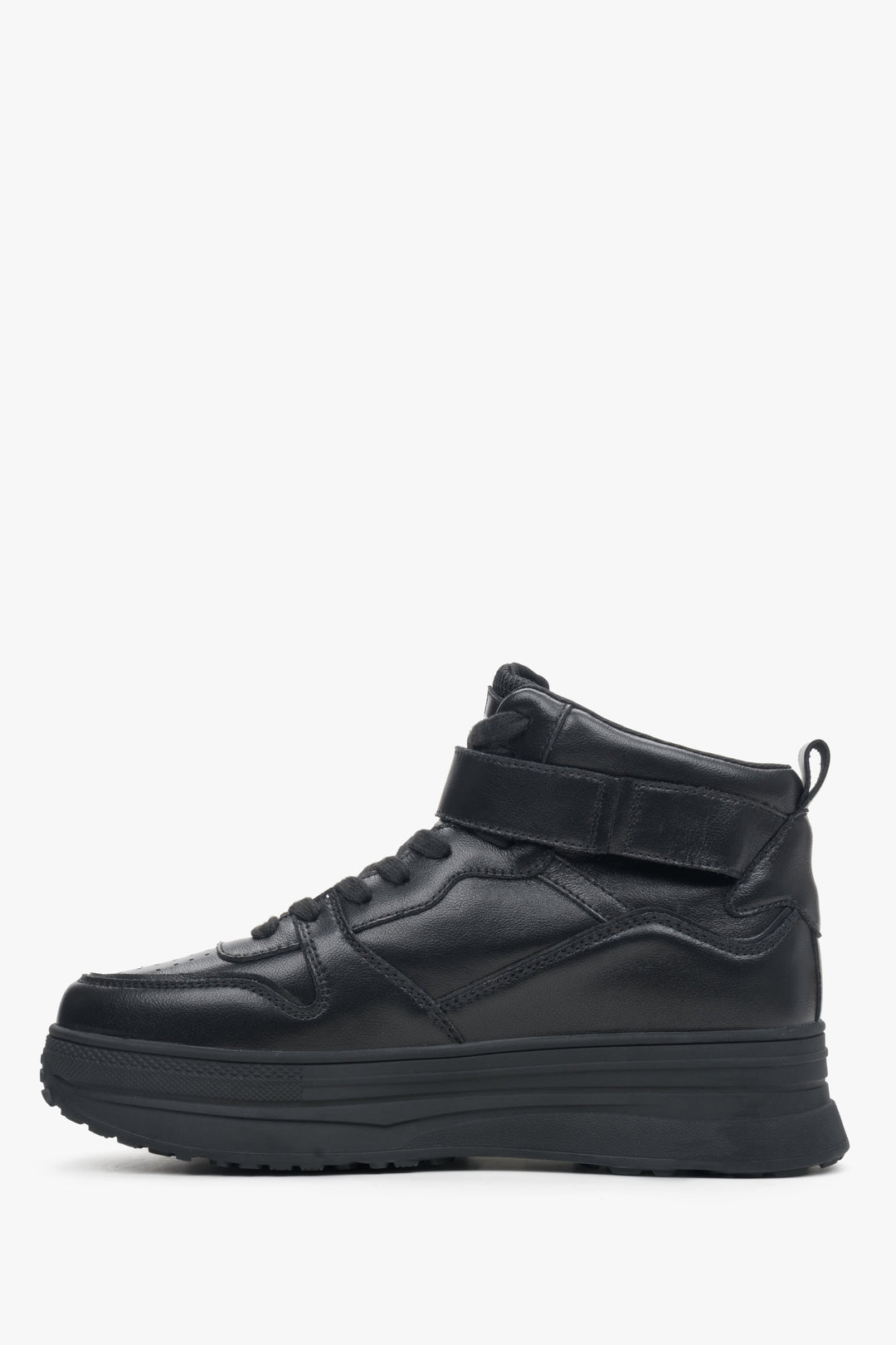 Women's black high-top sneakers ES8 made of genuine leather - shoe profile.