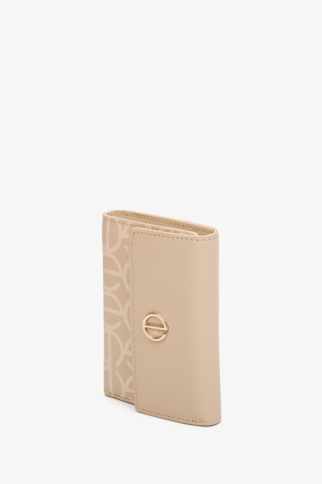 Medium-sized women's beige leather wallet by Estro.