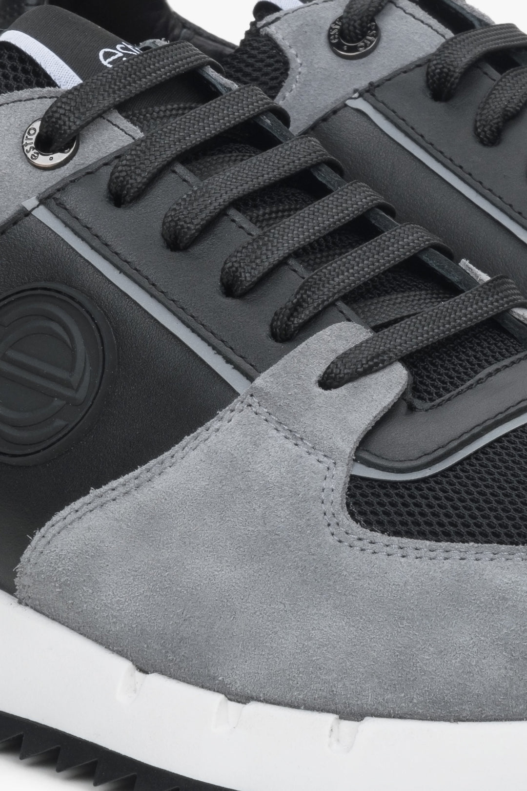 Estro men's black and grey sneakers - close-up on details.
