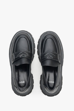 Women's leather moccasins by Estro - top view presentation of the model.