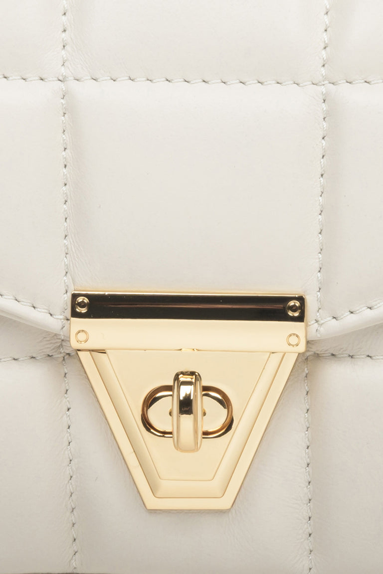 Women's beige handbag made in Italy - close-up on details.