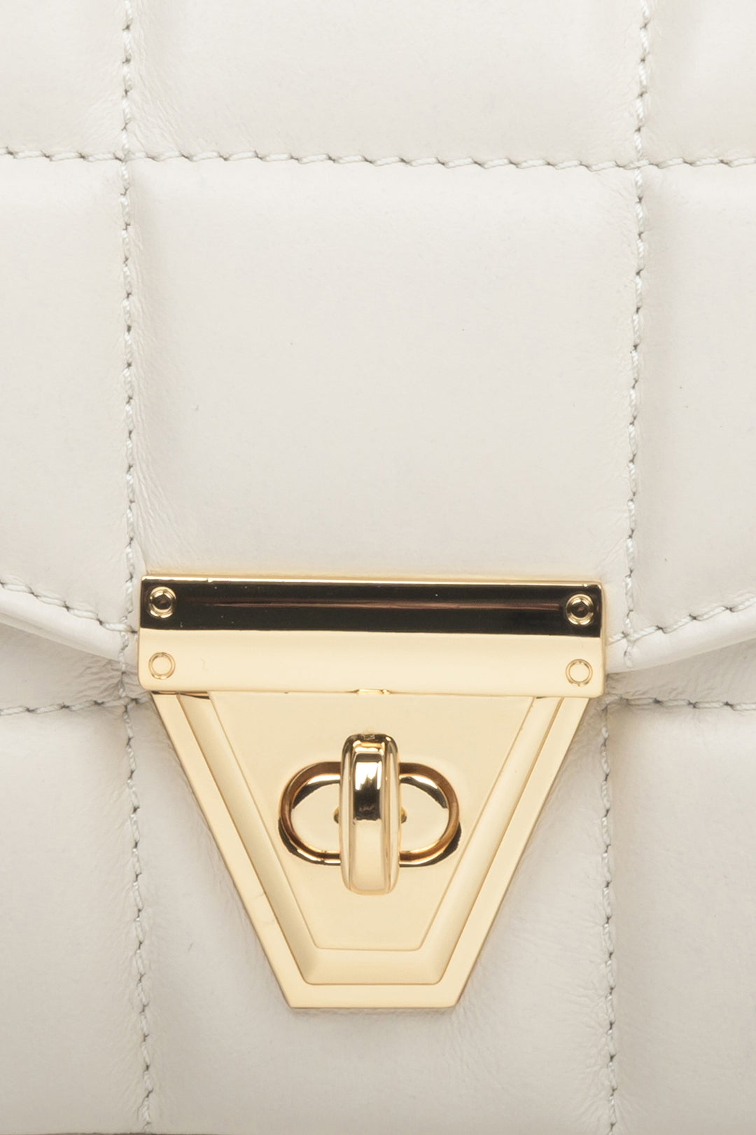 Women's beige handbag made in Italy - close-up on details.