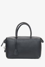 Black women's satchel handbag, crafted from premium Italian natural leather, from the Estro brand.