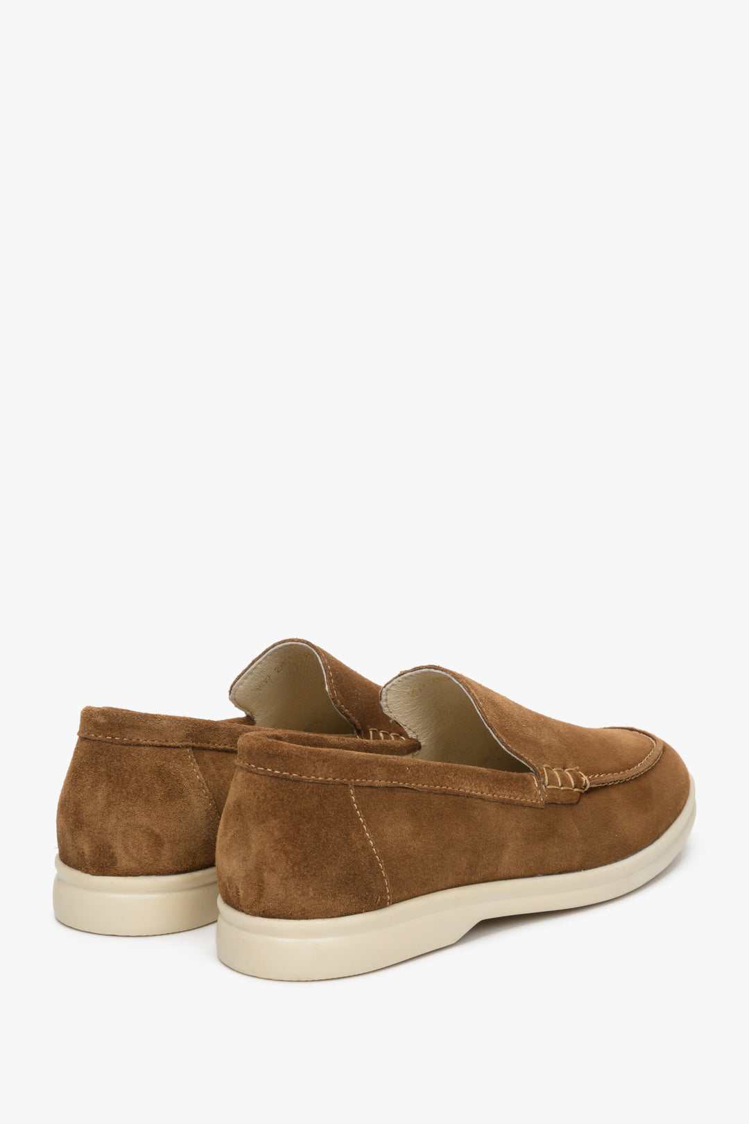 Women's suede loafers in brown Estro - close-up of the heel and side seam of the shoes.