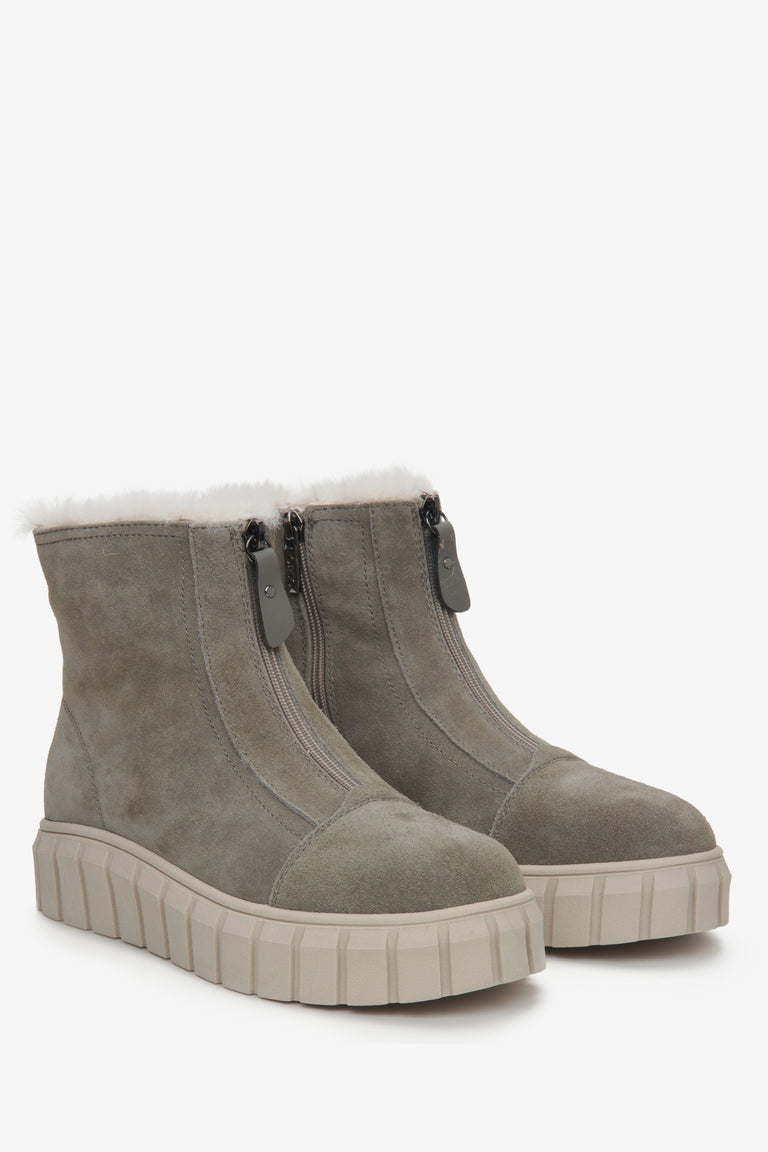 Estro women’s winter ankle boots in gray velour and natural fur.