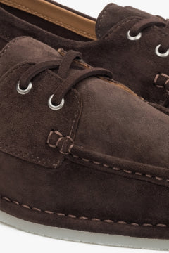 Dark brown lace-up Estro women's velour loafers in a nautical style – close-up of the details.