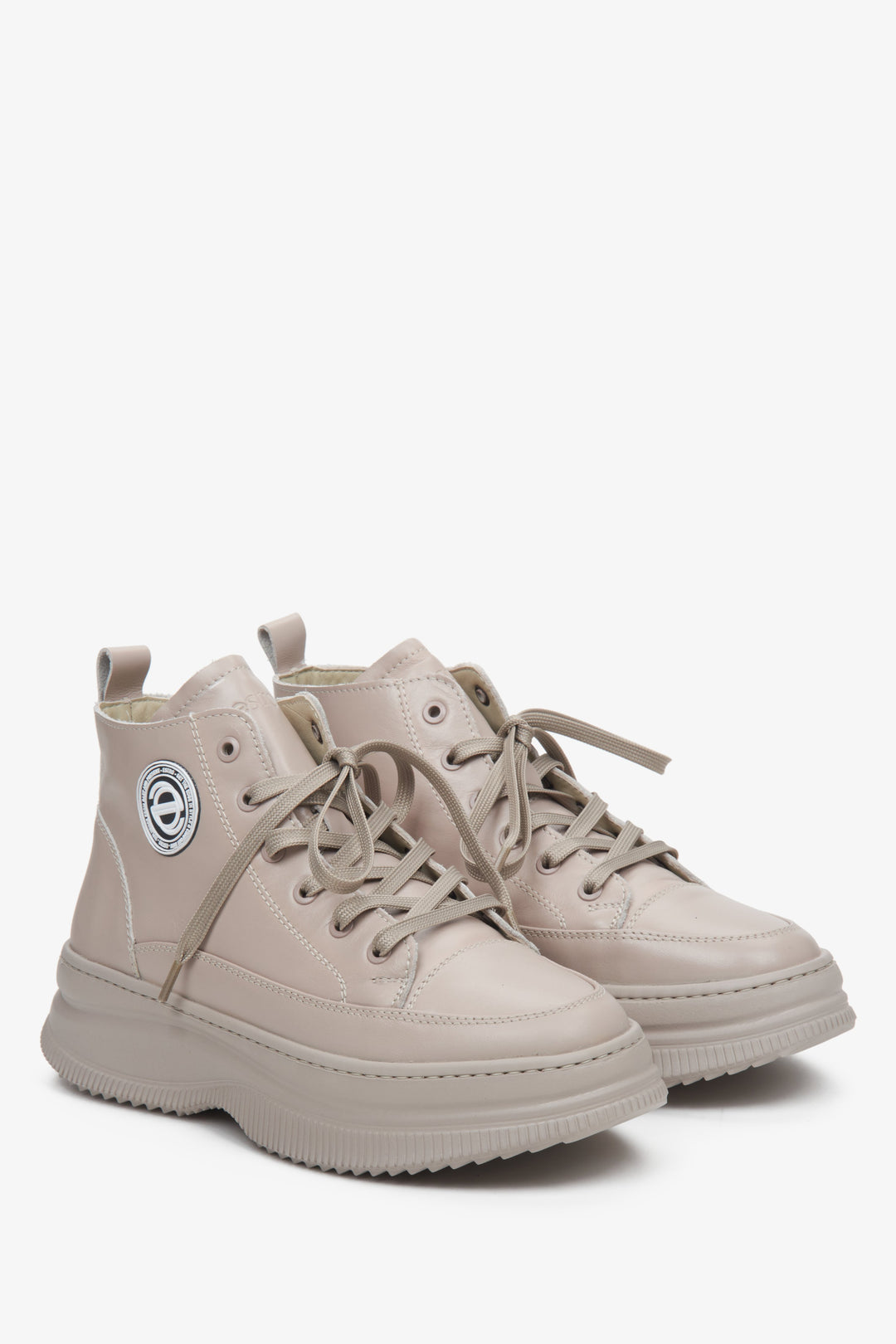 High-top women's sneakers in beige made of genuine leather of Estro brand.