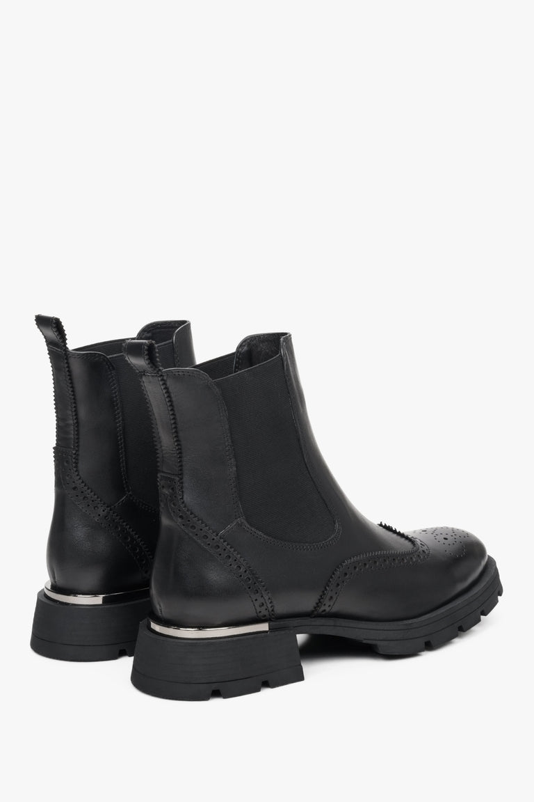 Women's ankle boots in black Estro for fall.