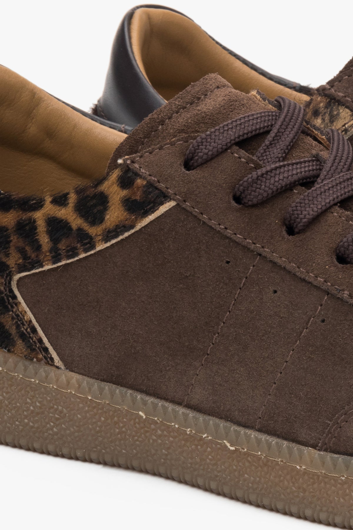 Estro women's sneakers in a deep brown shade – details.