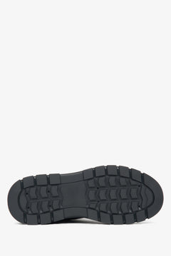 Black men's winter ankle boots made of natural leather Estro - close-up of the sole.