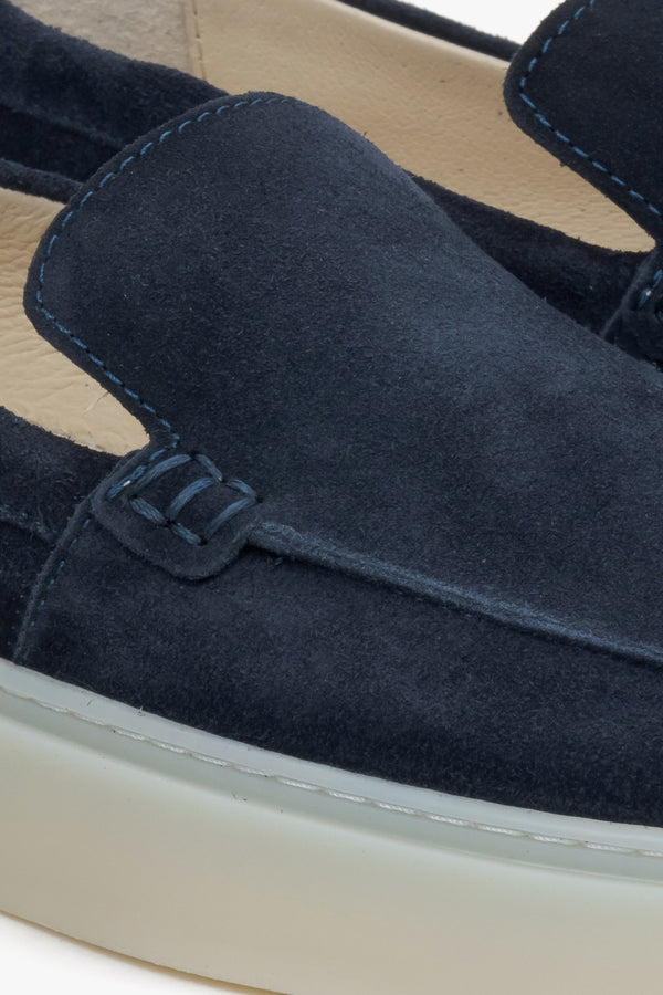 Women's dark blue velour moccasins Estro - close-up on the details.