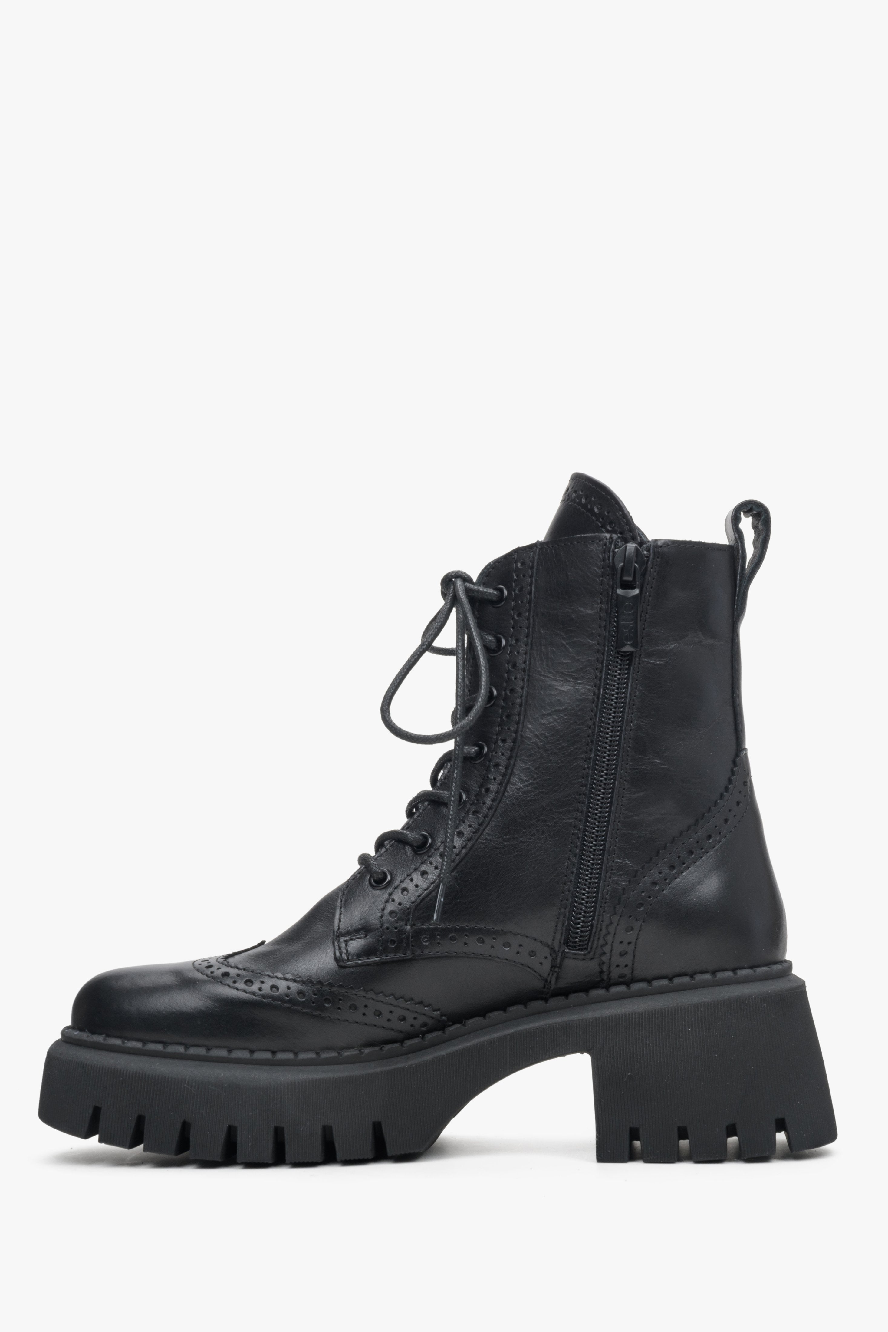 Women's black ankle boots with latform and block heel - shoe profile.