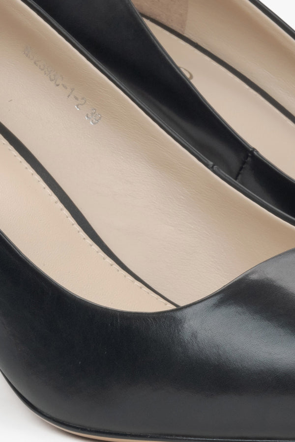 Black women's pumps on heels by Estro - close-up of details.