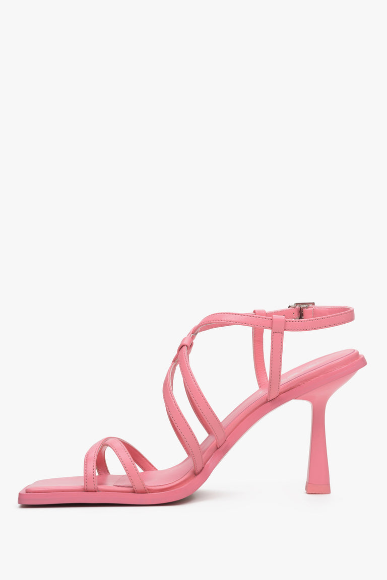 Women's strappy, heeled sandals in pink colour - shoe profile.