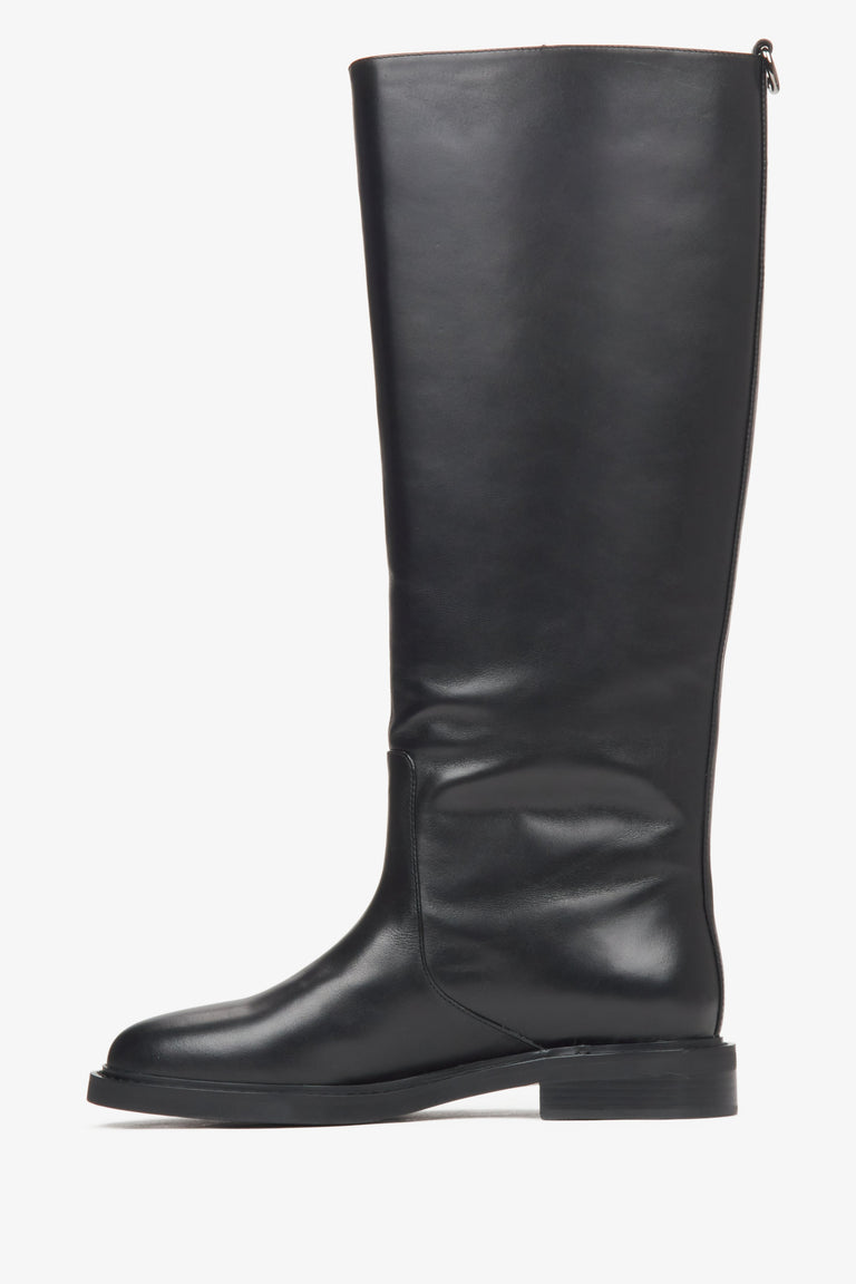 Black leather women's boots Estro - side profile of the shoe.