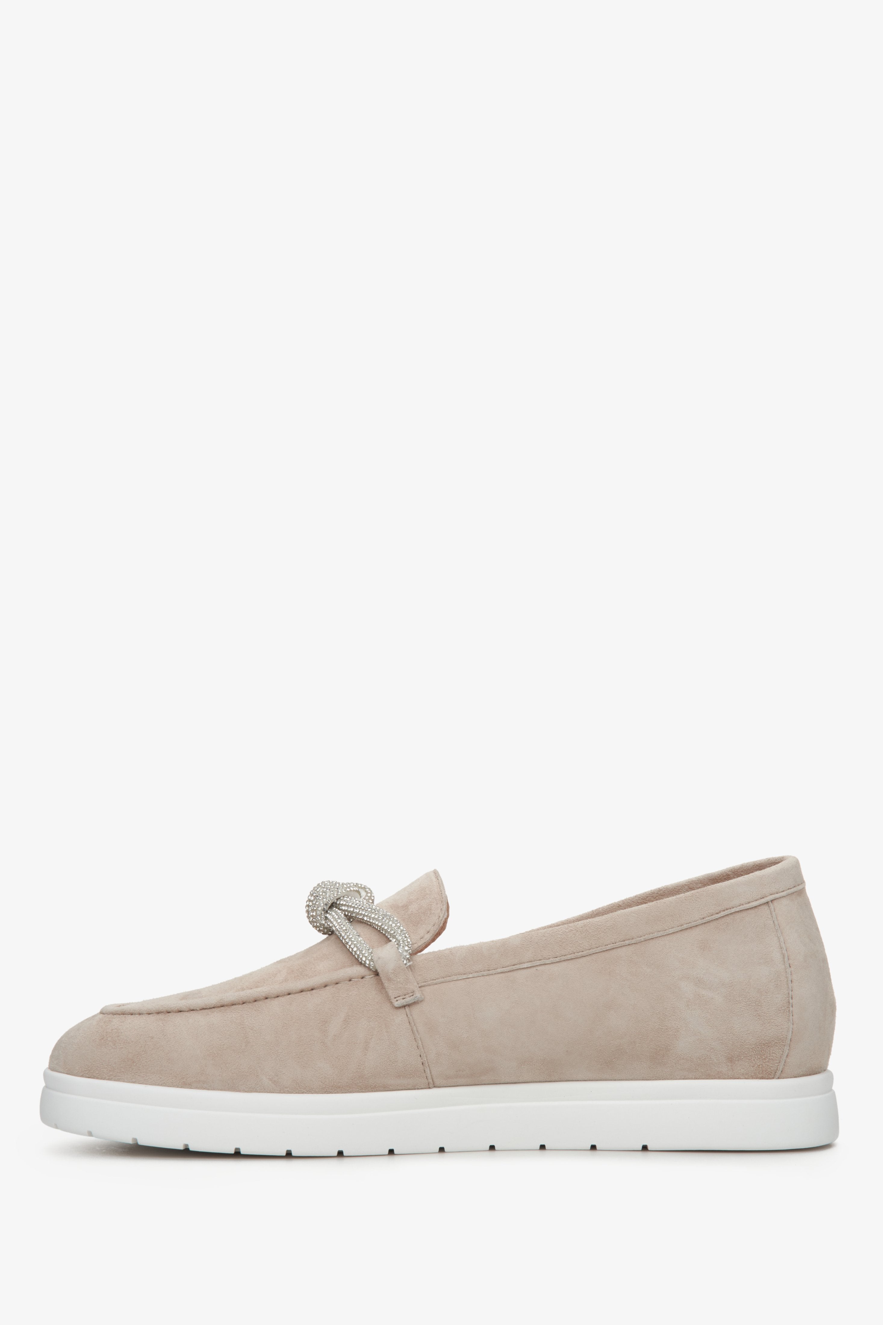 Estro women's velour moccasins in beige - shoe profile.