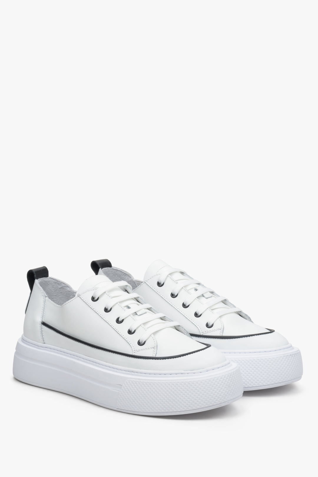 Women's low top sneakers made of genuine leather in white.