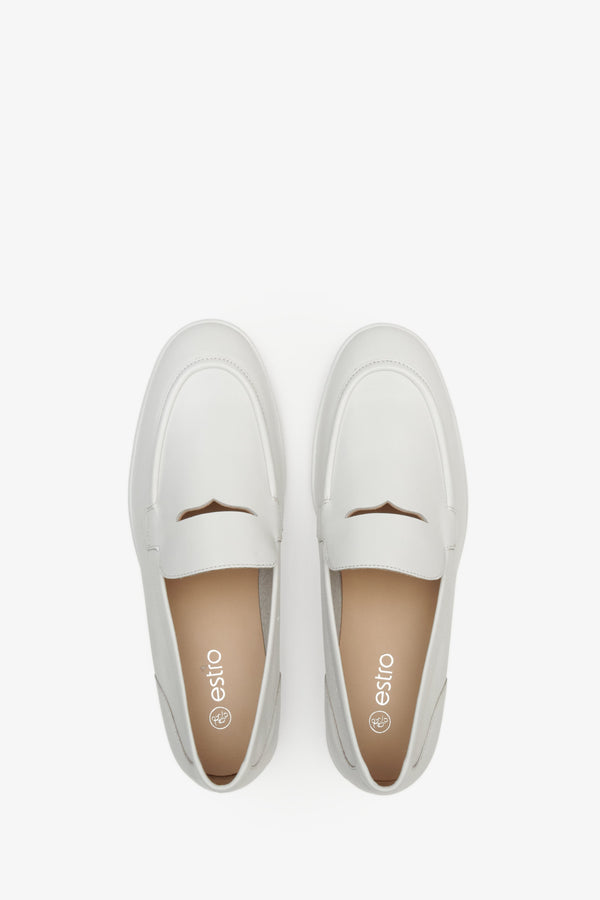 Women's Estro brand white moccasins made of genuine leather - top view presentation of footwear.