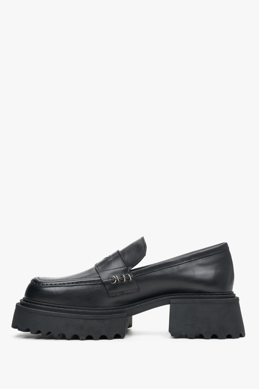 Women's black Estro moccasins made of genuine leather - shoe profile.
