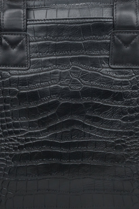 Close-up of the details of the men's black leather briefcase by Estro.