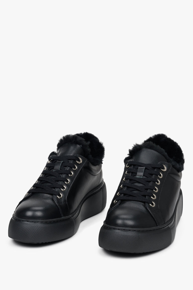 Women's black insulated sneakers by Estro. Winter model.